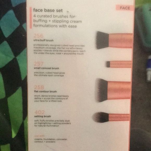 ✨🆕Real Techniques Face Base Makeup Brushes Set!💜✨ - Picture 5 of 12